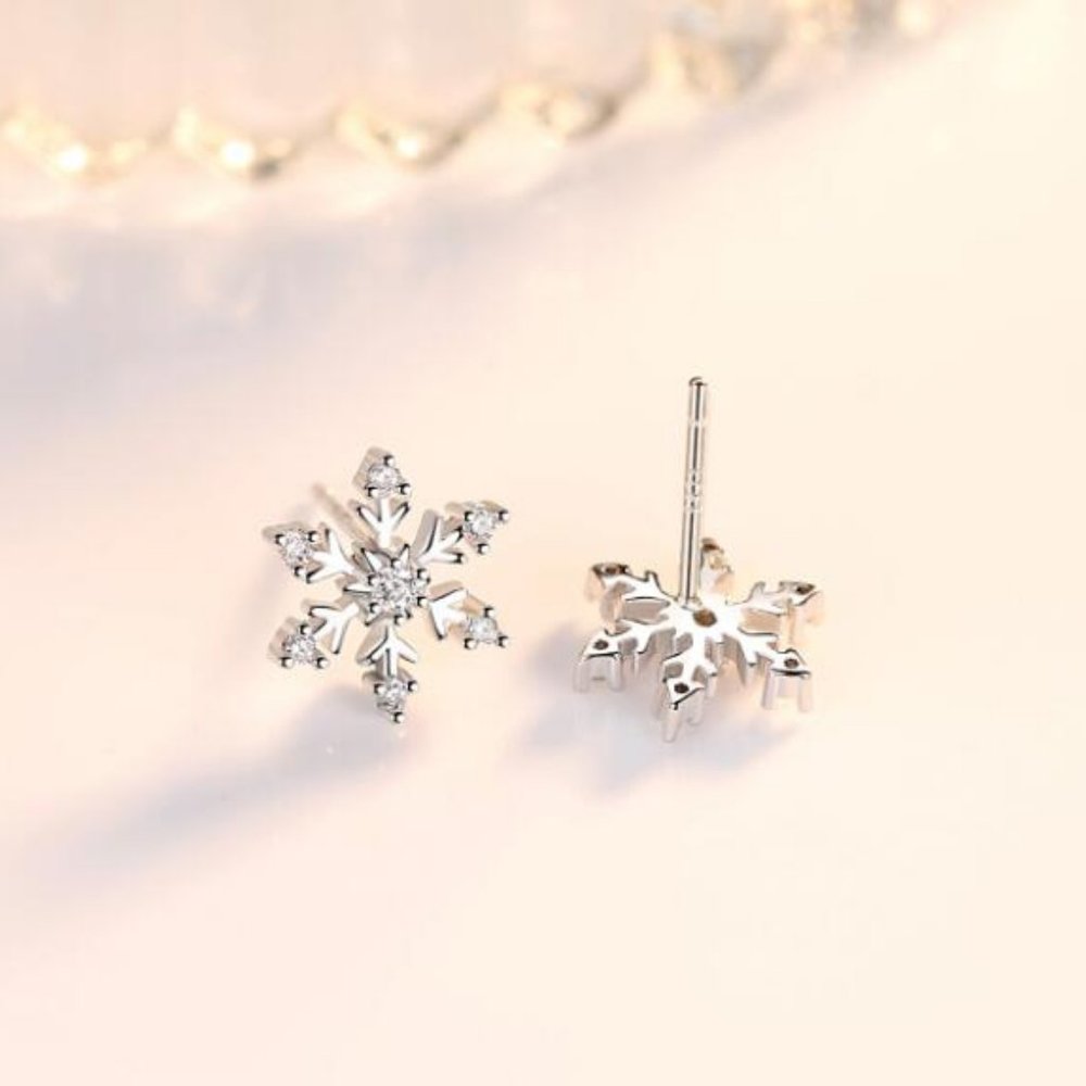 NEW 925 Sterling Silver Diamond Snowflake Earrings - Picture 3 of 7
